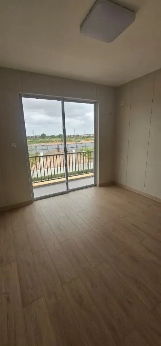 Vende–se ampliado